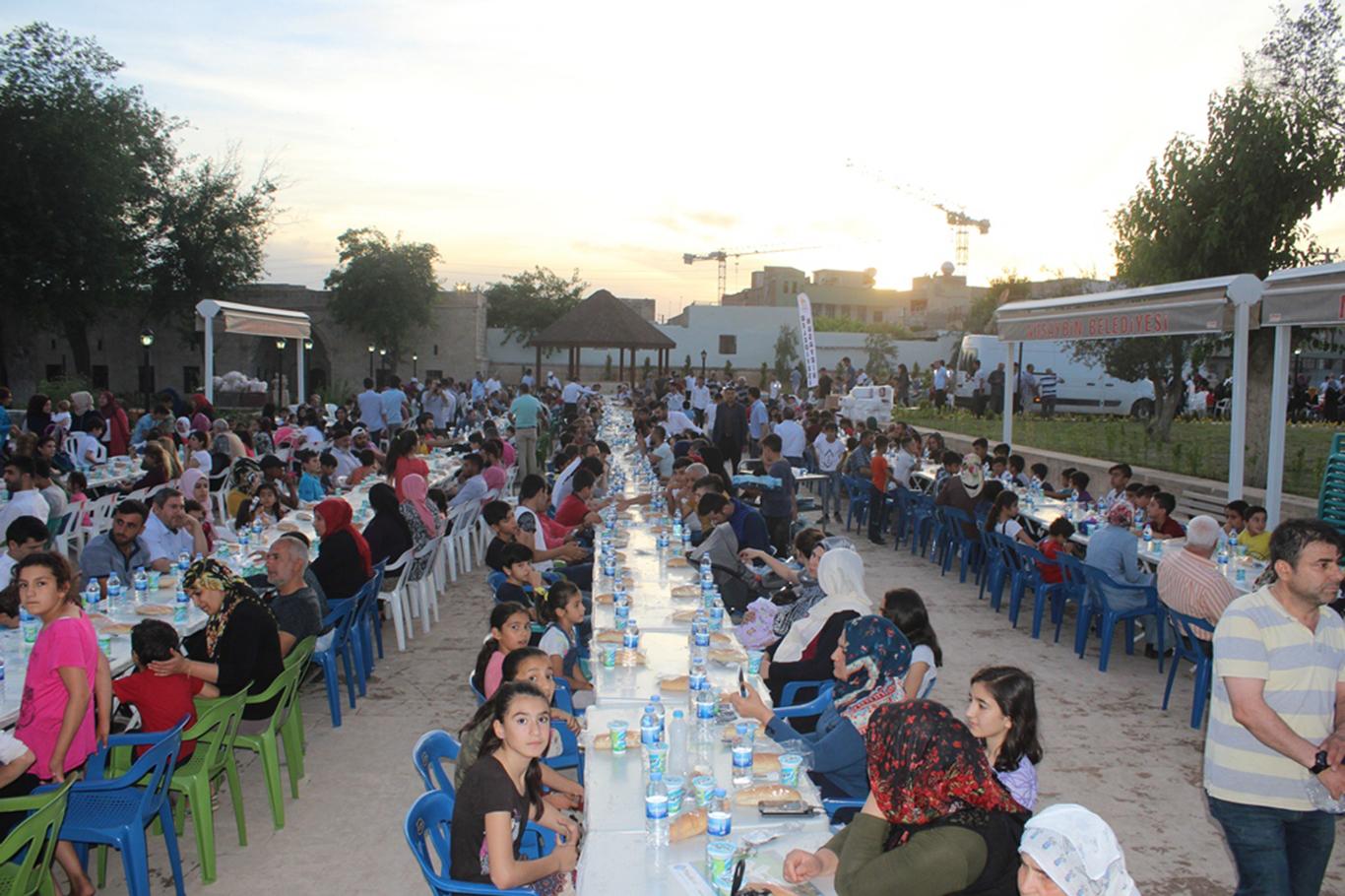 Nusaybin’de iftar programı düzenledi